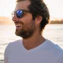 Handsome, tall and tanned guy wants to meet shy woman in Brighton